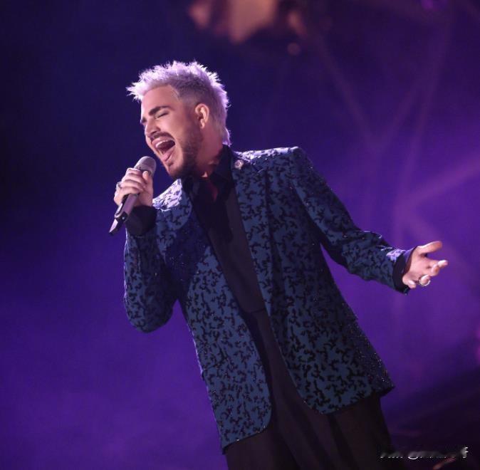 有被尊重到！
亚当踢馆芒果台《歌手2024》，特地拿出了放在博物馆展出的奥斯卡战