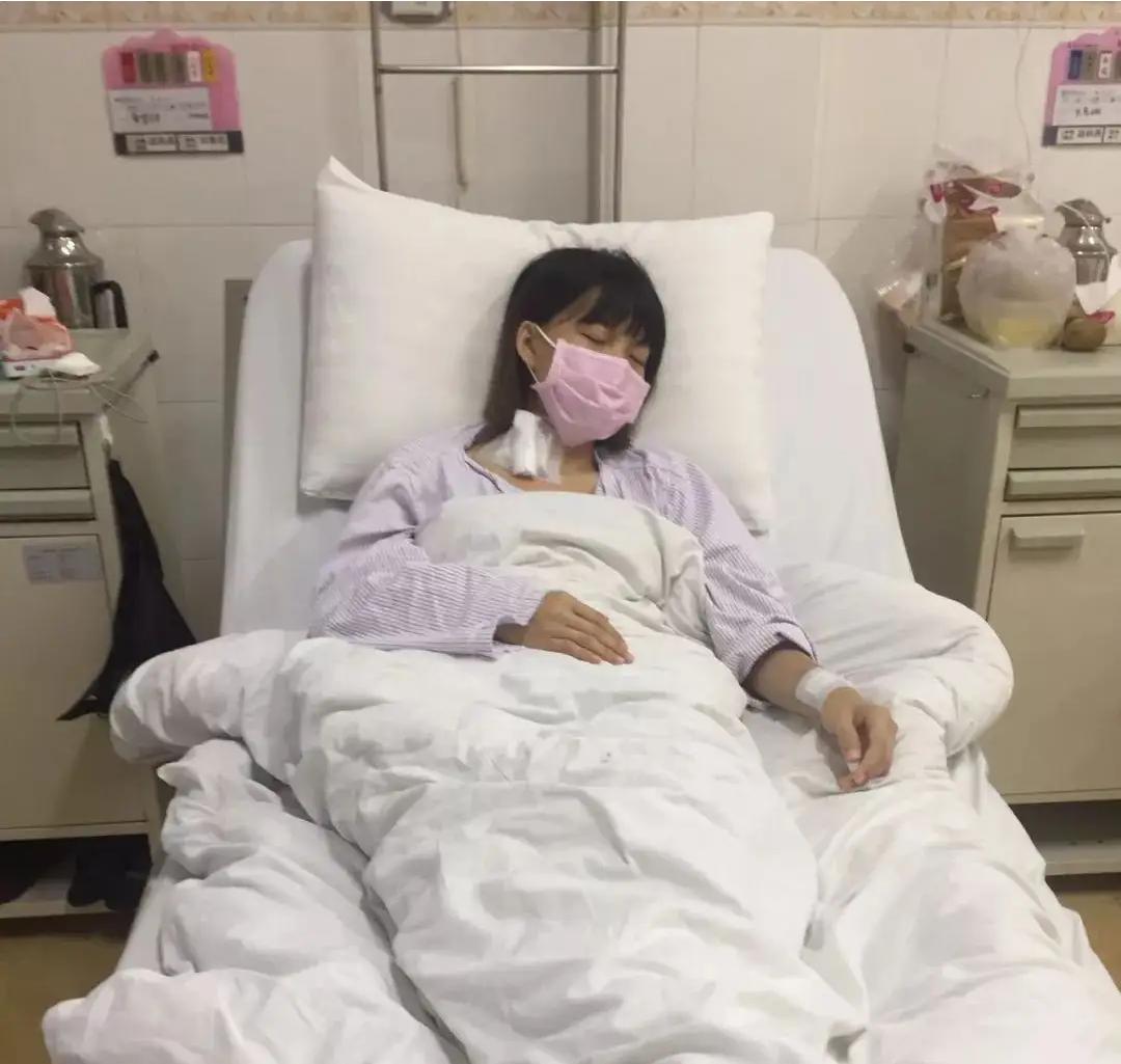 46岁单身阿姨脑溢血：有钱有保险，为啥救不了自己？
 
上海46岁的蒋女士，突然