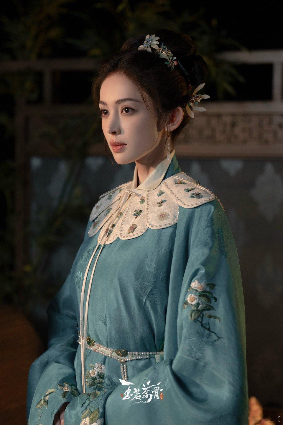 娜扎领衔主演玉茗茶骨好爽的脸！这妆造感觉就很温婉啊，感觉上就已经有点期待了，期待