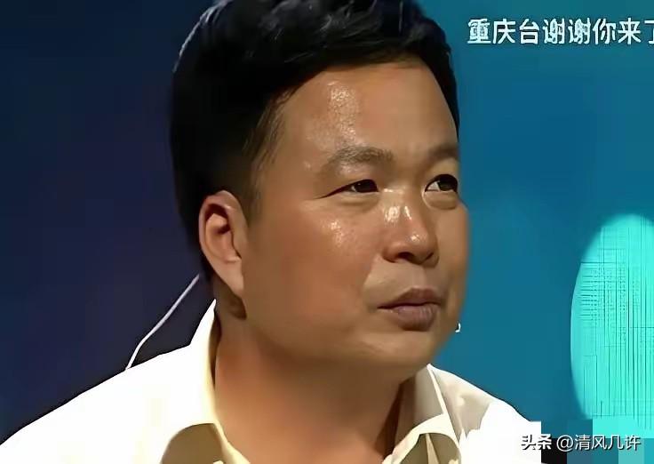 山东1女孩父亲去世，母亲瘫痪，无奈她辍学打工，1陌生男子不忍心资助她上大学，谁知