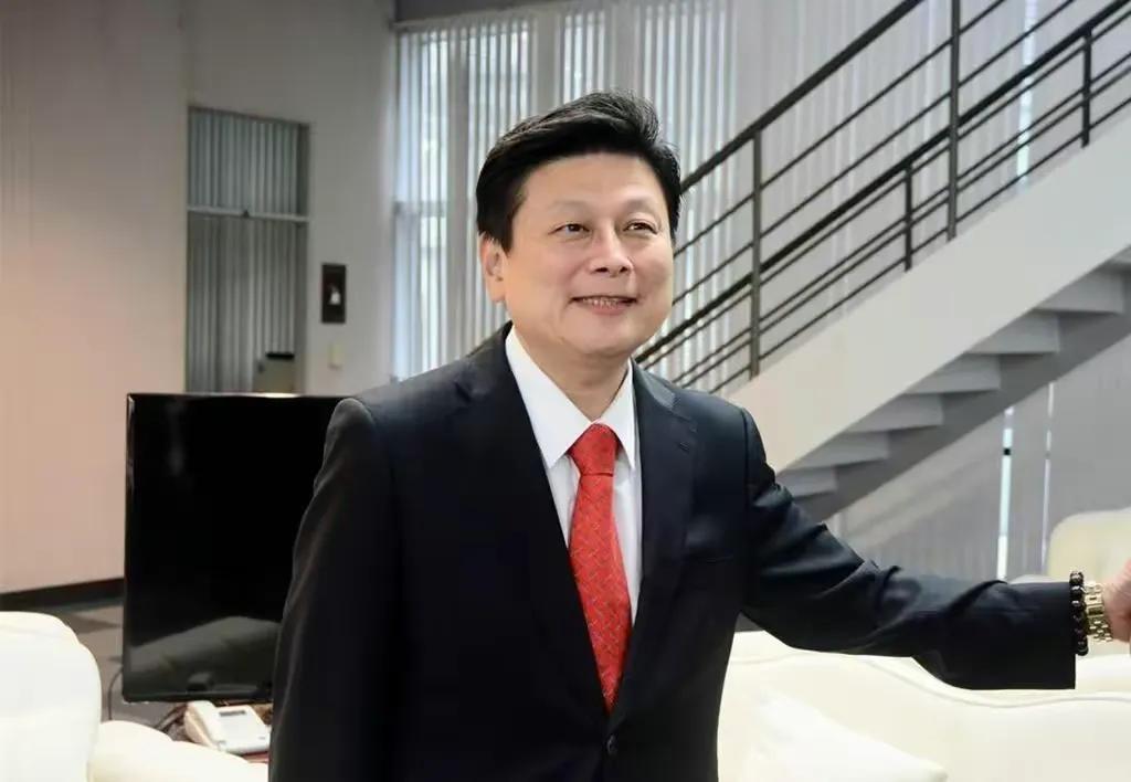 国民党党团总召傅崐萁今天再度要求即将上任的台湾地区所谓领导人赖轻德应该为柯建铭花