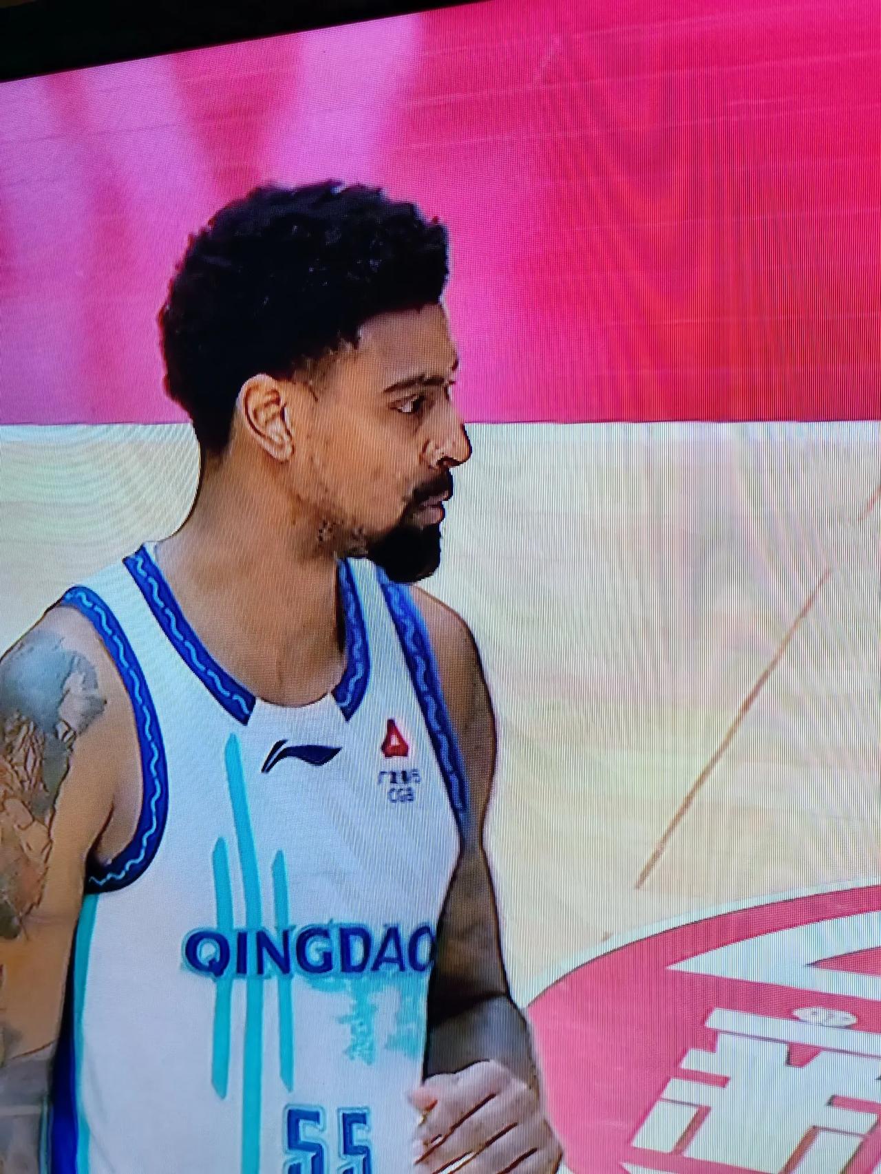 青岛男篮果真触底反弹！客场89比87战胜了北汽，结束了五连败。
   青岛这场挑