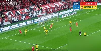 半场闷平，全队便秘，穆斯卡特就干了一件事：把安佩姆从右路扔到左路。结果，武磊2个