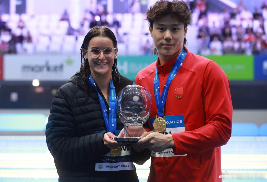 三年前她和覃海洋同登帝后之位 如今她依旧睥睨天下覃海洋只剩一顶牢固王冠澳大利亚全