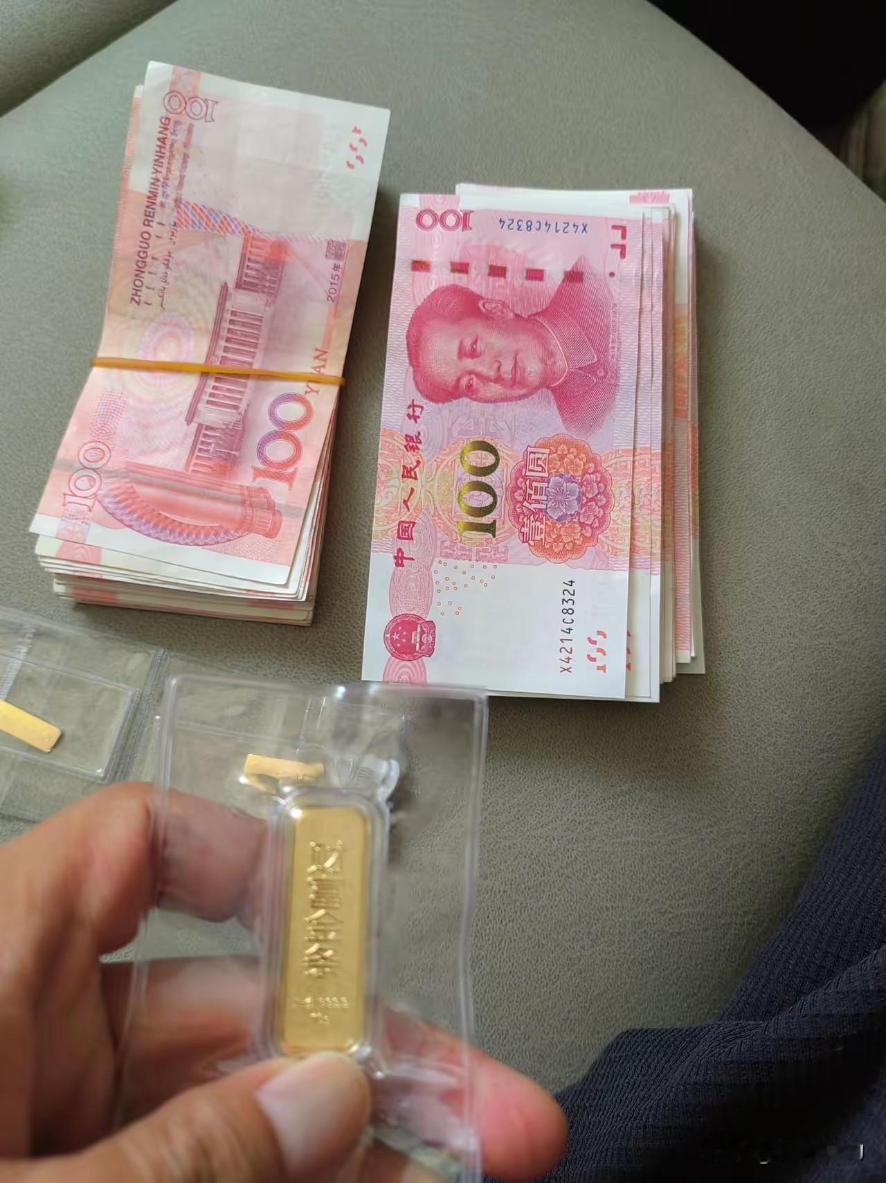 现在金价跌得那么疯狂，真是造孽啊！早知年前就不疯狂下死手，在最高峰1200多一克