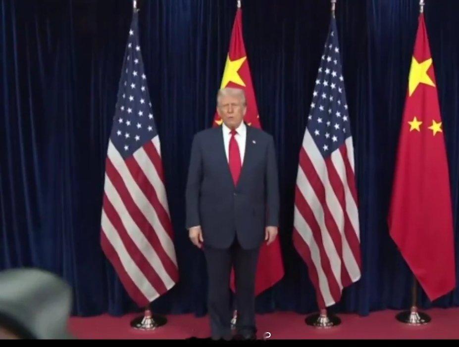 特朗普这个站位，恰到好处热点现场 ​​​