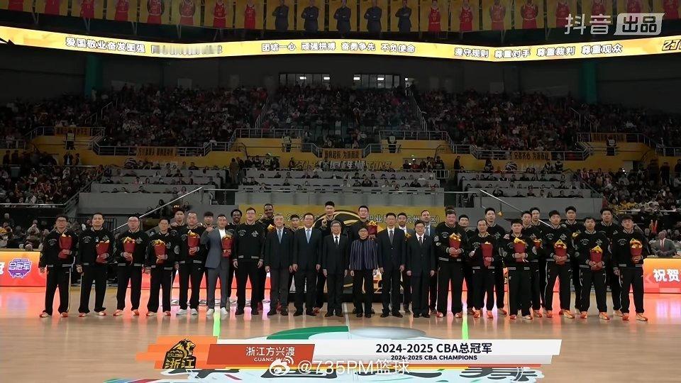 CBA新赛季揭幕战 恭喜浙江广厦真正戴上了自己的第一枚CBA总冠军戒指和挂起第一