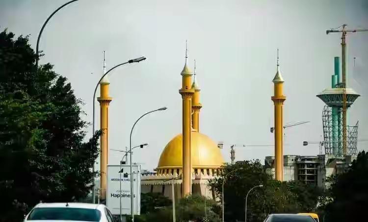 特朗普的第四处战场出现，马杜罗暂且获得安全，但中方要高度谨慎