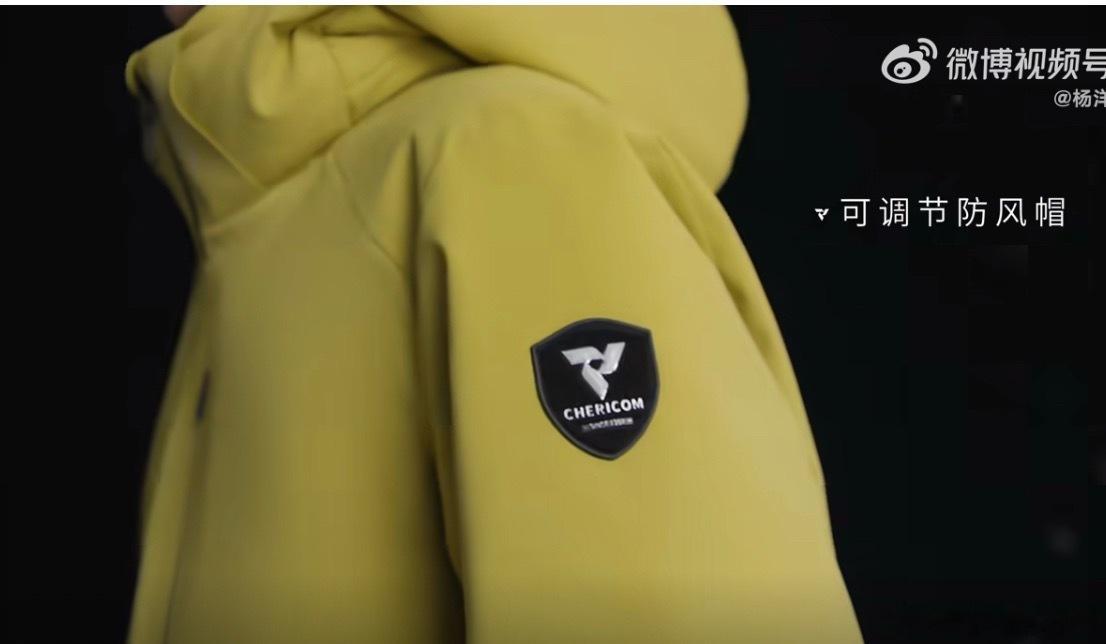 杨洋千仞岗羽绒服全球品牌代言人高品质羽绒服我选千仞岗 喜欢这一幕的理由，是那种在