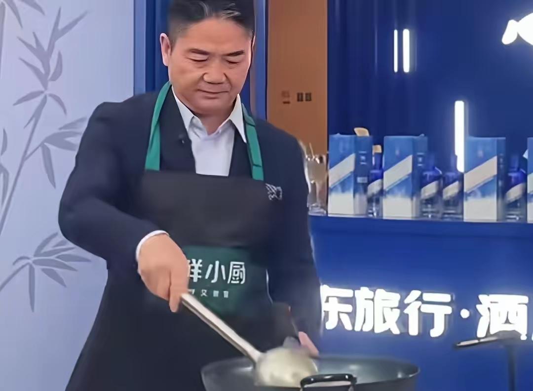 9月16日，刘强东直播炒菜，这真是螳螂捕蝉，黄雀在后，这预制菜风波，把刘强东急得
