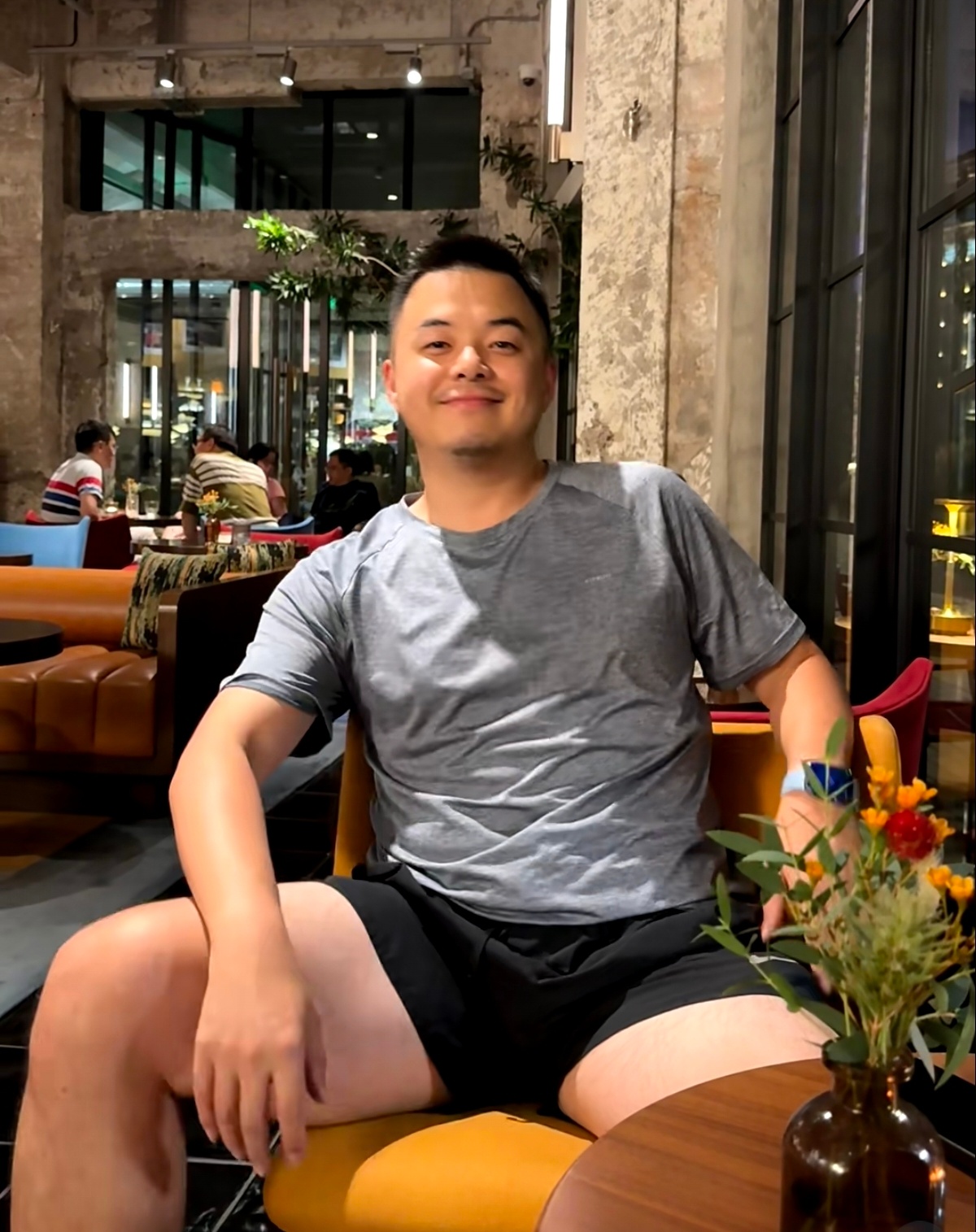 热闹常有，懂得沉默的人不多，能接住你情绪的人，一个就抵千句安慰。 