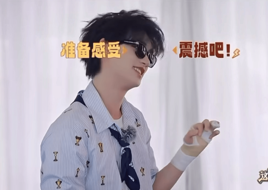 准备感受丁程鑫的震撼吧丁程鑫第一次舞台是伴舞青春修炼手册 ​​​