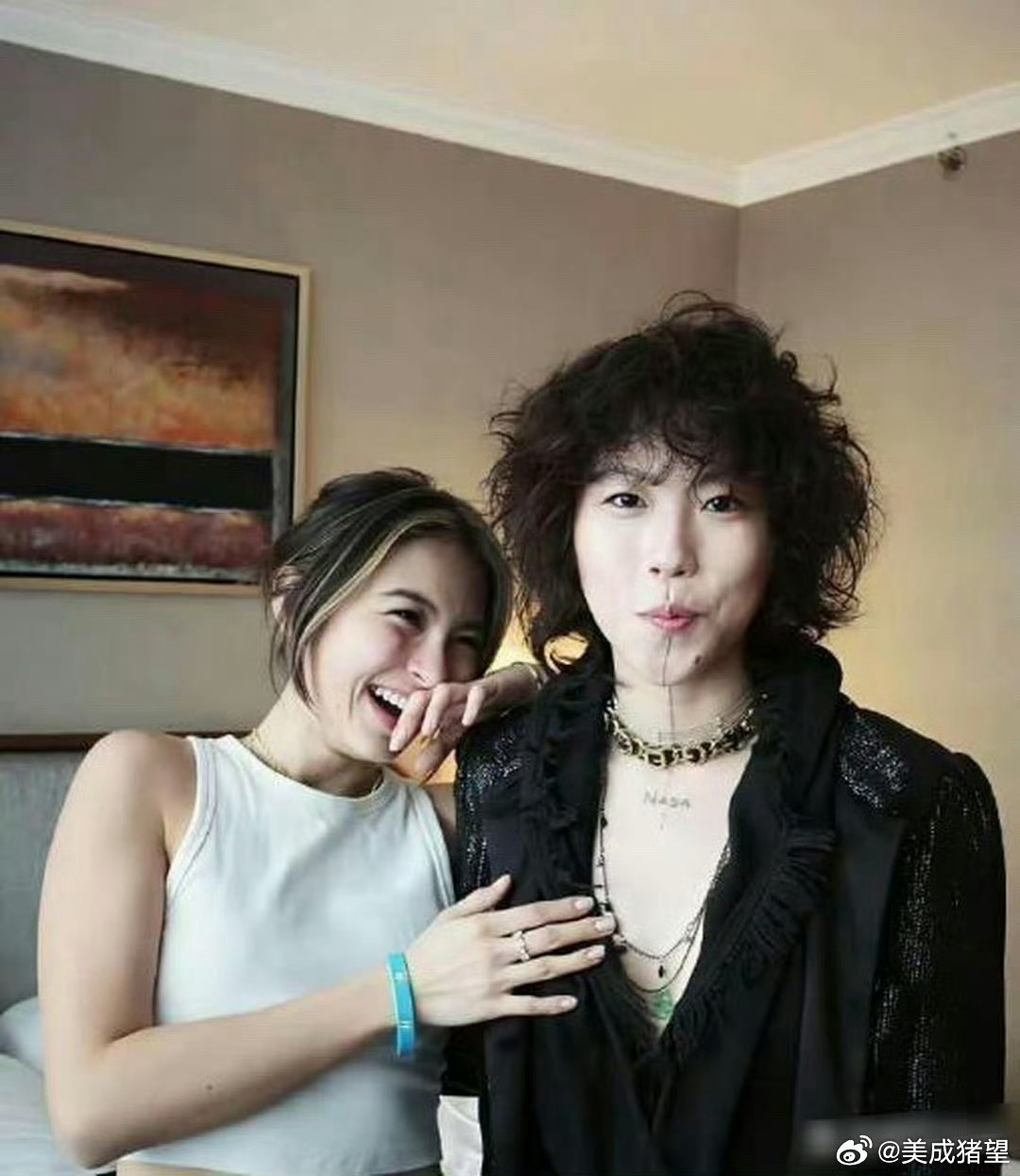 王菲估计头都大了，这女儿管还是不管好啊！ 