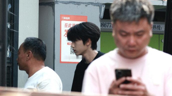 张桂源帅帅滴大男孩完美的身材 张桂源黑T 张桂源帅帅滴大男孩完美的身材，张桂源黑