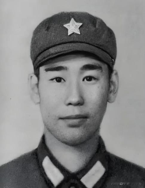 1979年2月，姜利民悄无声息地潜入越军阵地，成功避开了越军的视线，谁知，他突然