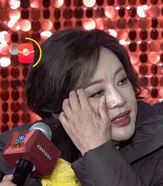 看了庆奶的手才会确认她真的是70+的老人了。