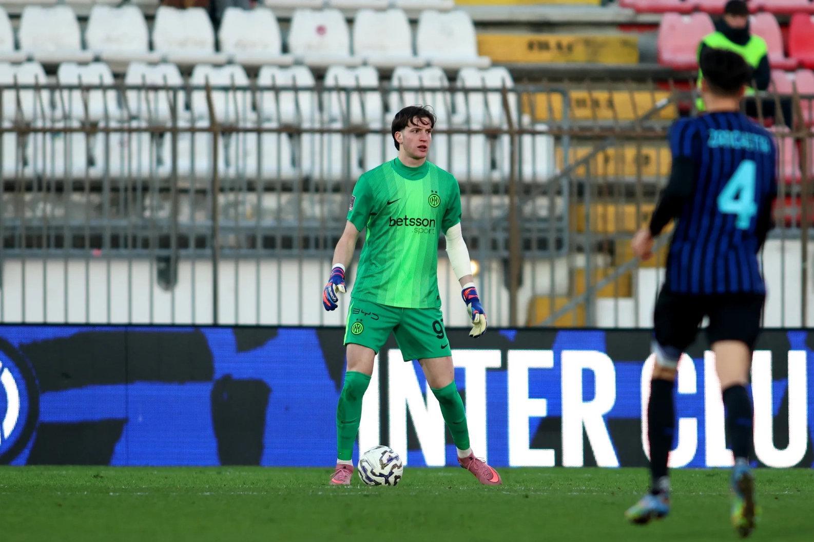 韦基执教的U23梯队意丙第20轮主场0比0诺瓦拉，阵容（3421）：卡利加里斯/