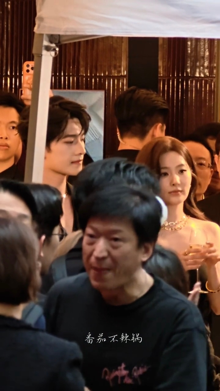 如此权威的两张脸同框了！！完美适配港风杨洋姜涩琪同框路透杨洋姜涩琪权威同框