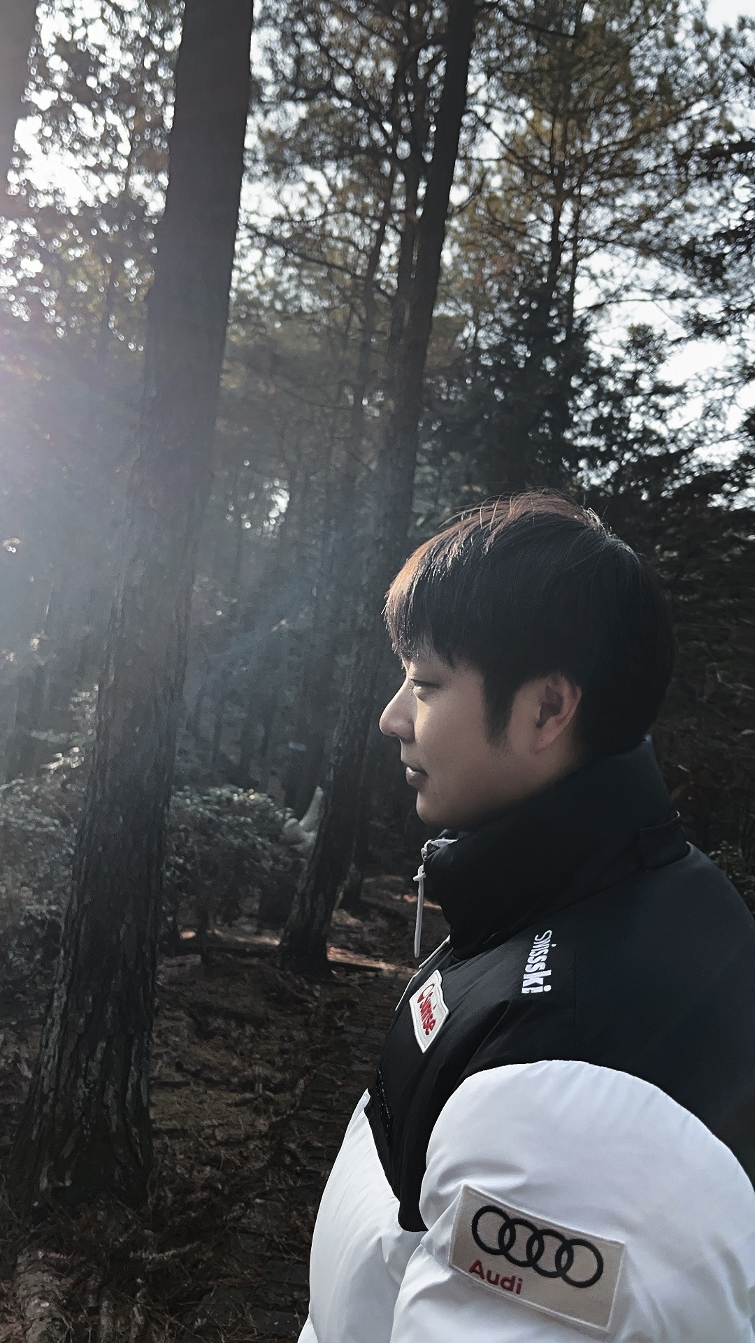 来爬山啦让我不得不感叹树坡爱豆的笑容，都没你的甜，八月正午的眼光，都没你耀眼 