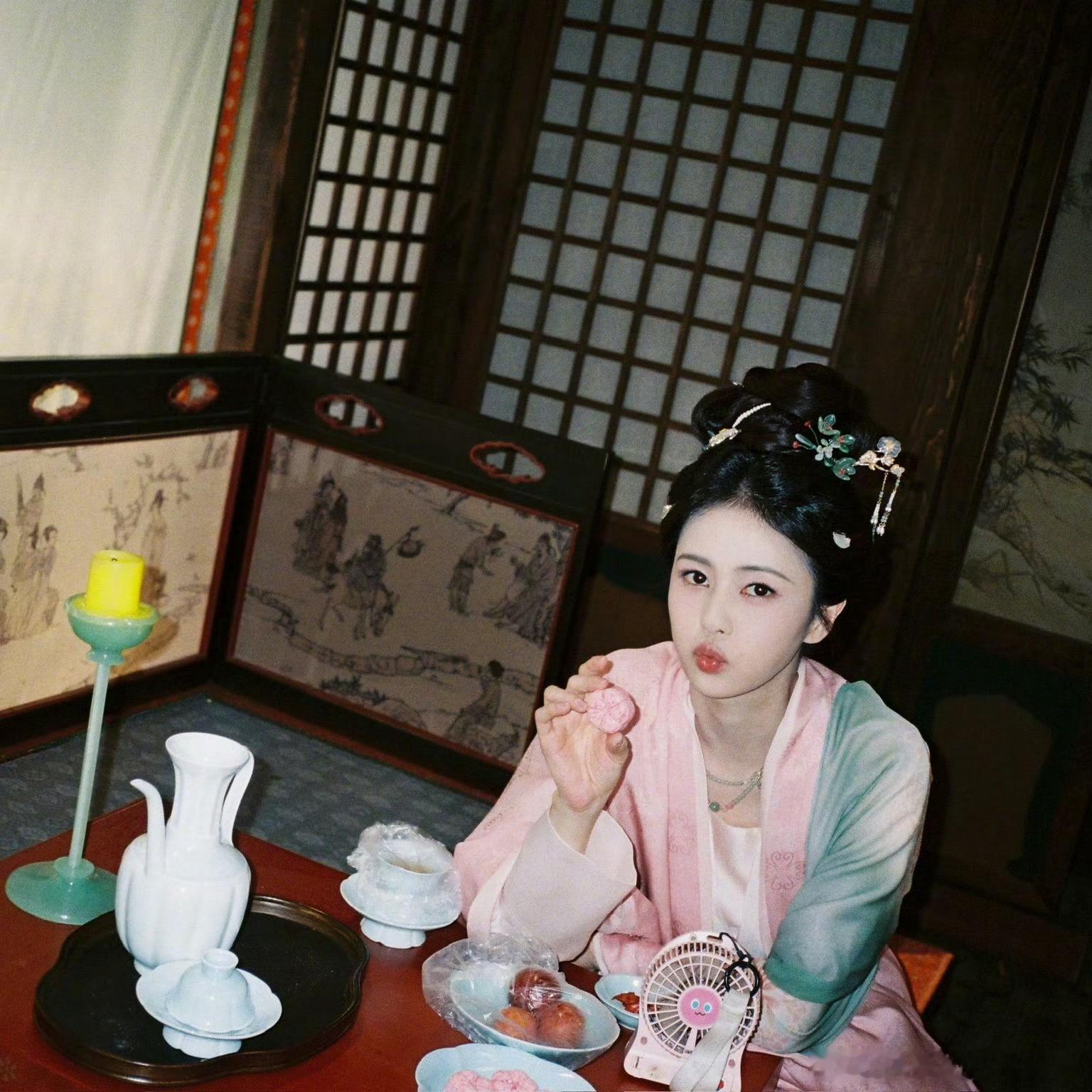 女明星六一营业照🈶白鹿  宋雨琦  迪丽热巴  孟子义  王玉雯  田曦薇 李