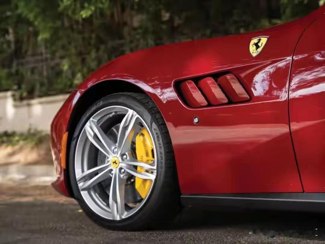 2018法拉利GTC4Lusso 70周年纪念版是为庆祝法拉利成立70周年推出的