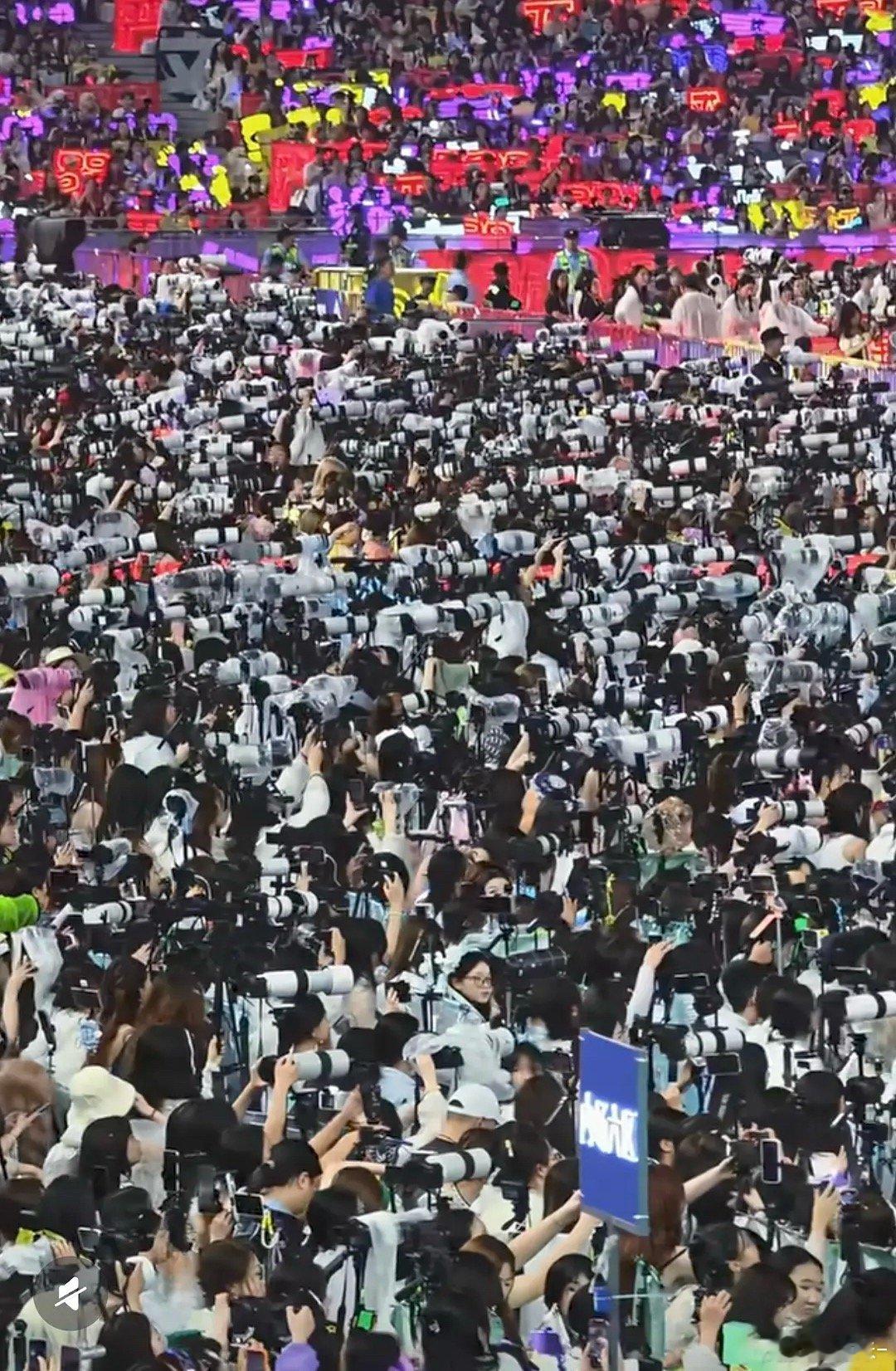 相机新品发布会都没这么夸张开眼界了，果然楼娱和内娱是两个世界 