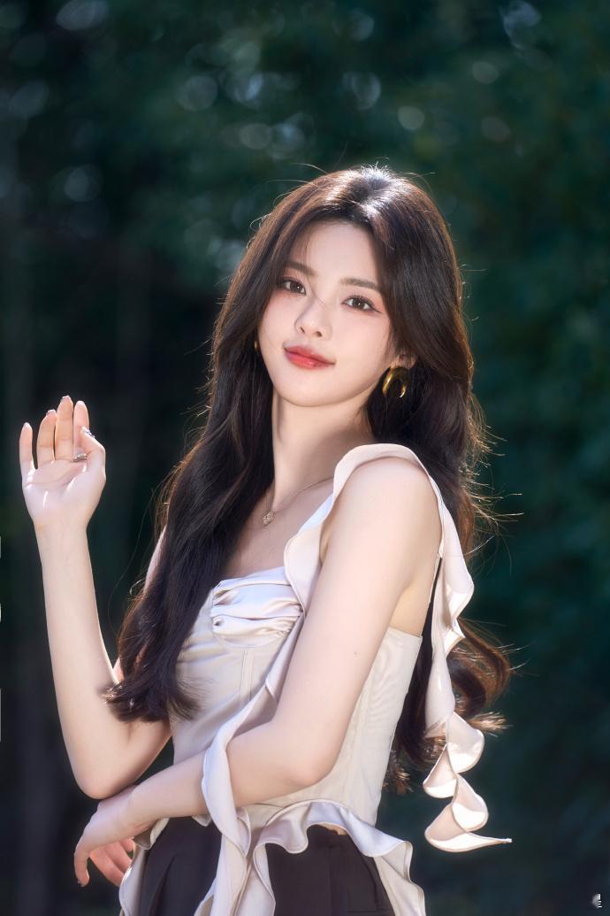 杨超越  
