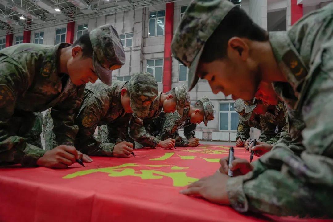 #铸剑中原[超话]##早安军营##原原说早晚安# 肩负新使命，阔步新征程！早安[