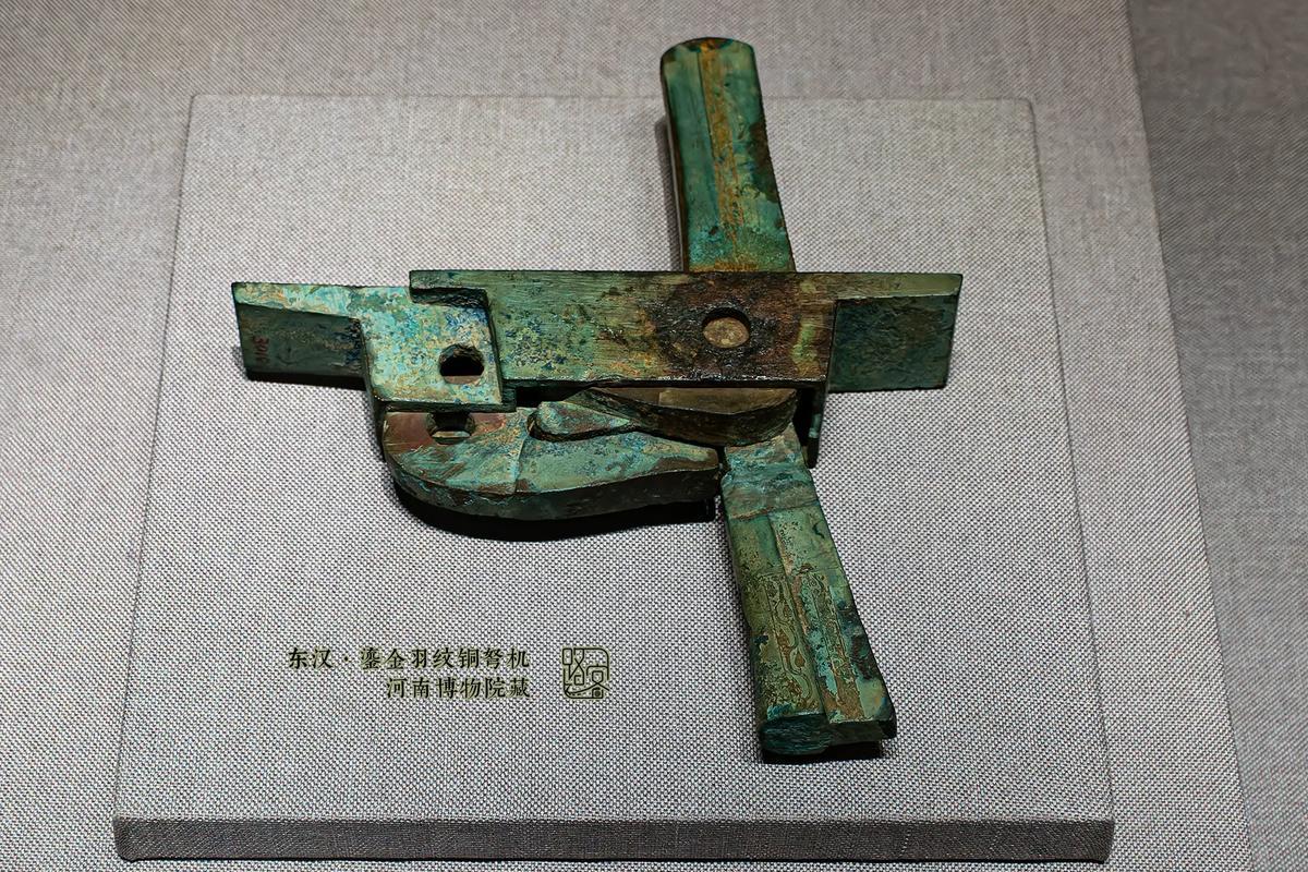 想象一下，战国时期的战场上，一名士兵并不需要多年的训练来拉弓射箭，他只需冷静地扳