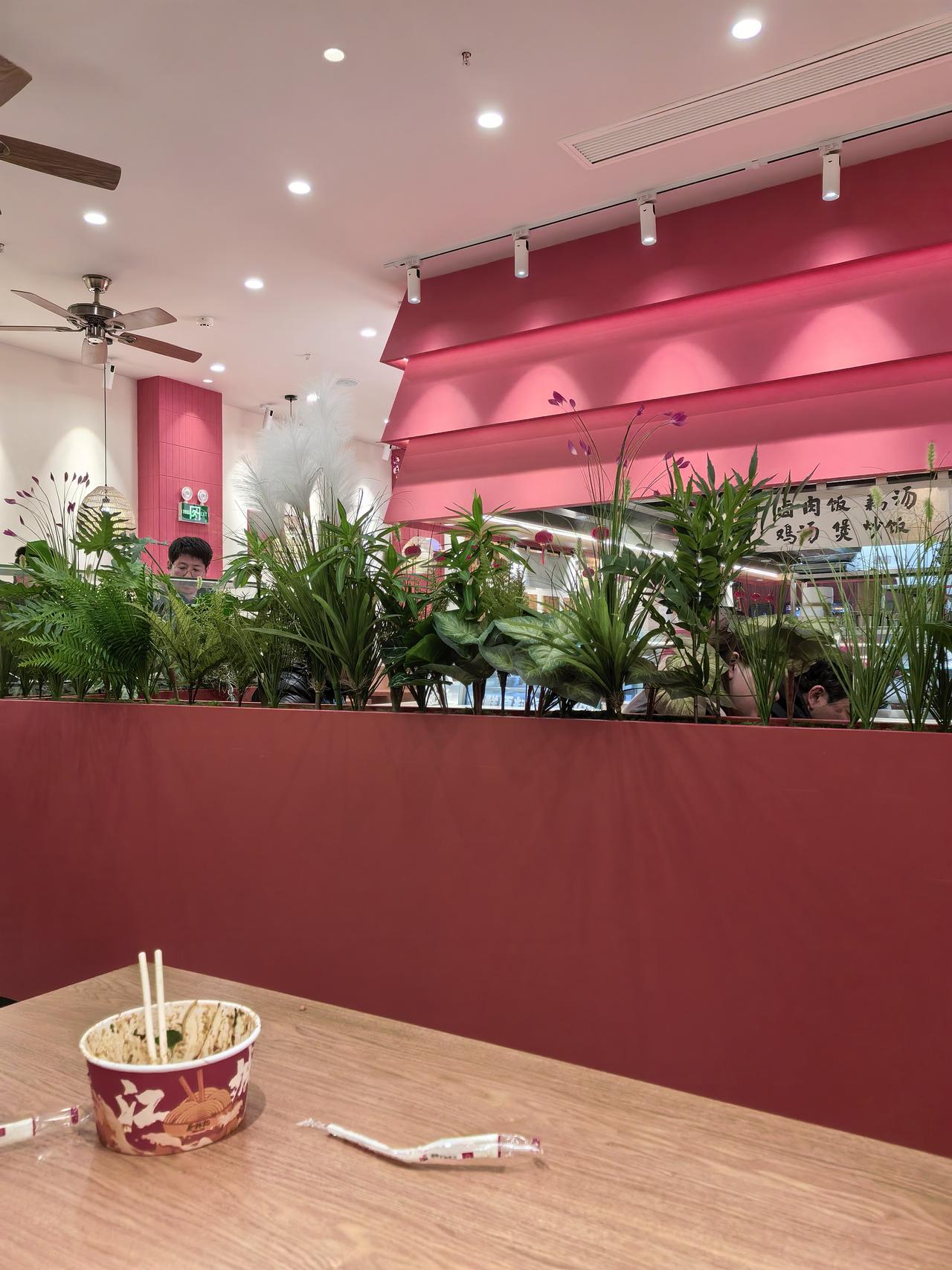 同事辞职要走了，我想在走前请她吃个饭，感谢她对我的帮助，结果却遭到老公的反对
