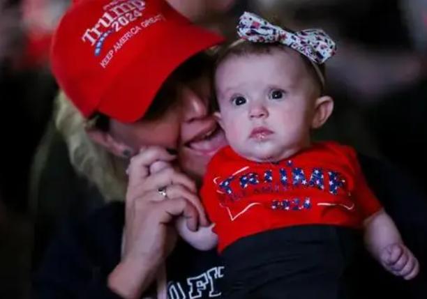 特朗普出绝招了！

据红星新闻报道，当地时间2日，白宫直接官宣了个新鲜政策，要给