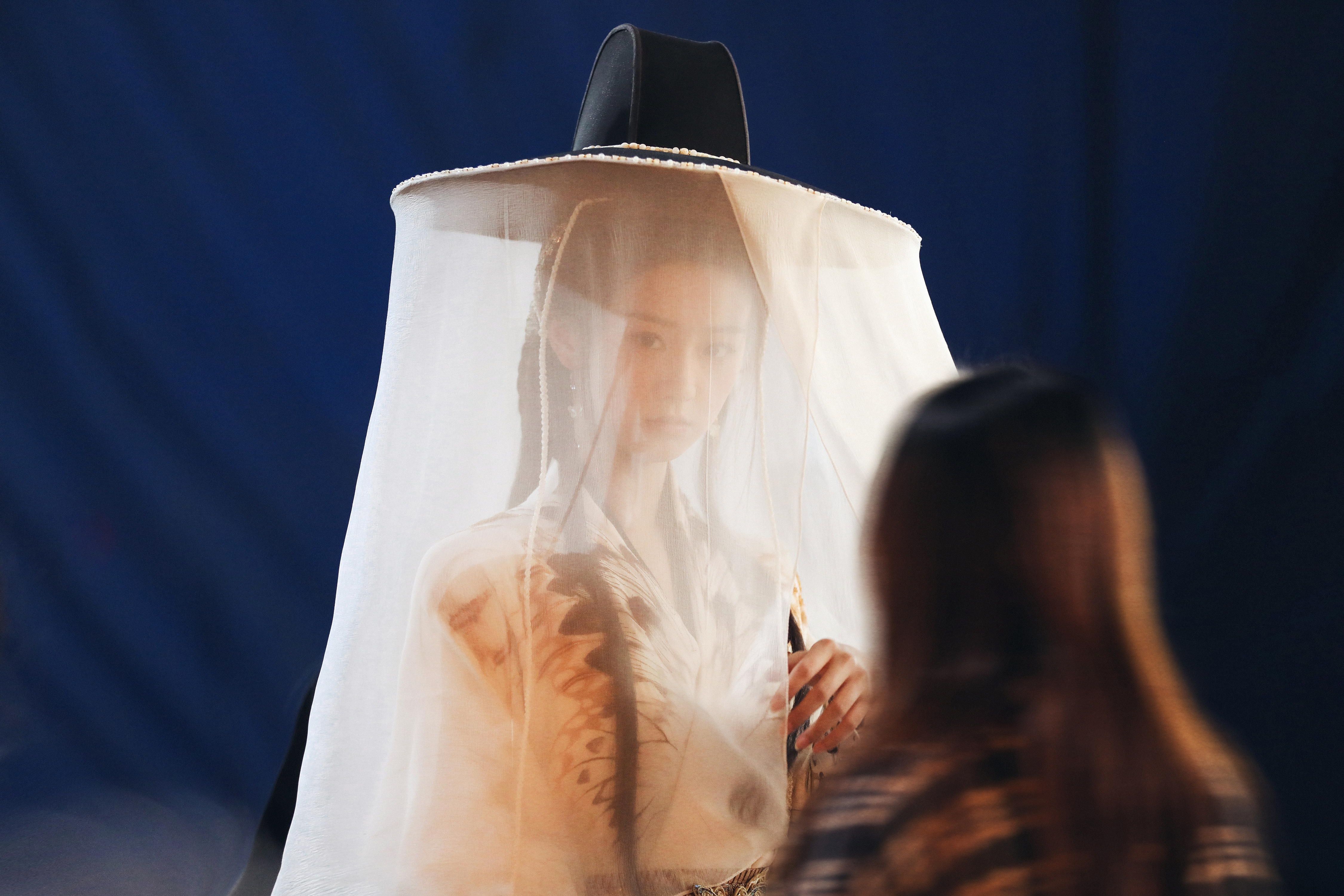 啊 还有一个漂亮帷帽造型～～～ 《水龙吟》钟春髻☽ 剧照-黄衣+帷帽 