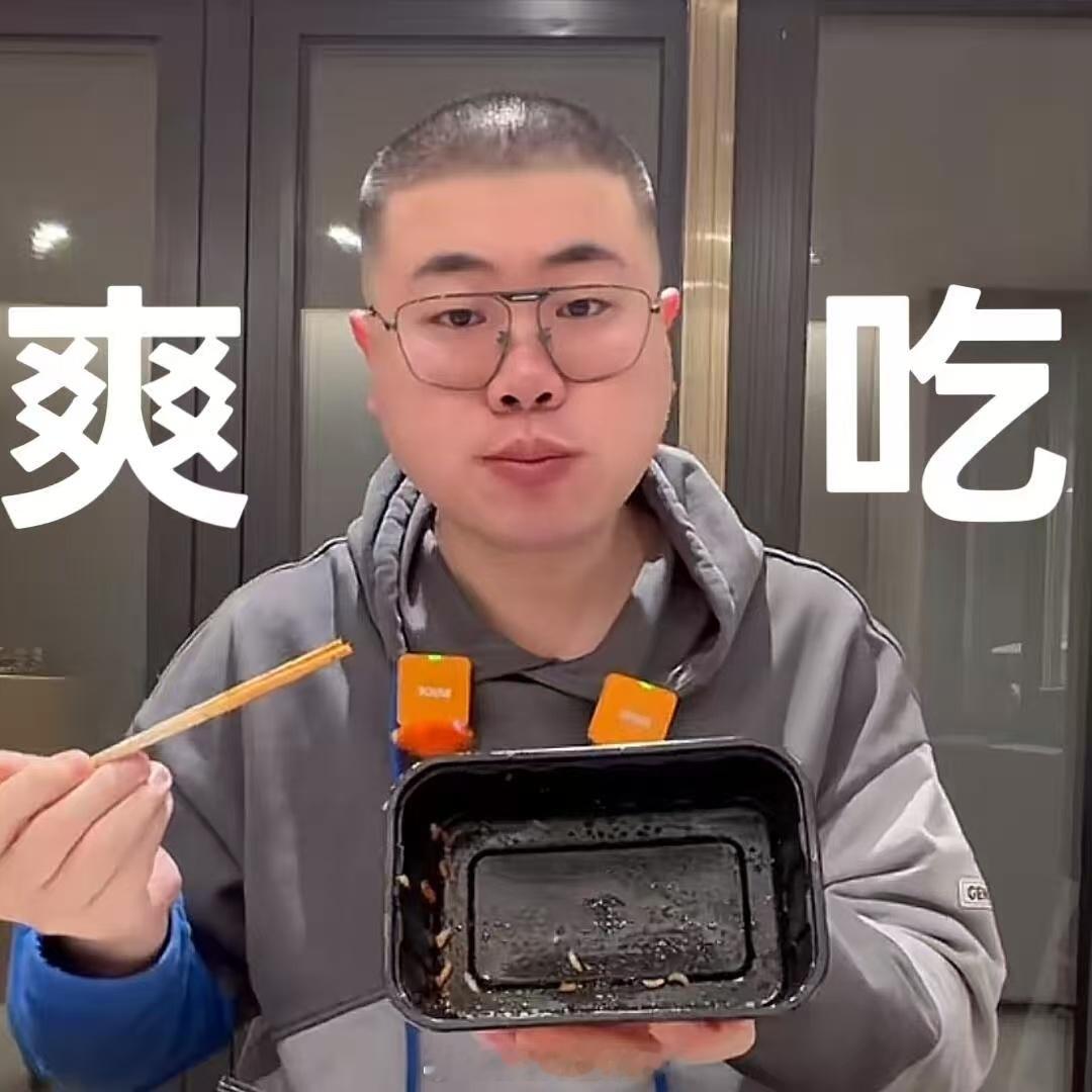 天才厨人们把吕严吃服了天才厨人 吕严被节目里的美食吃够，宣布停更食不严改运动，而