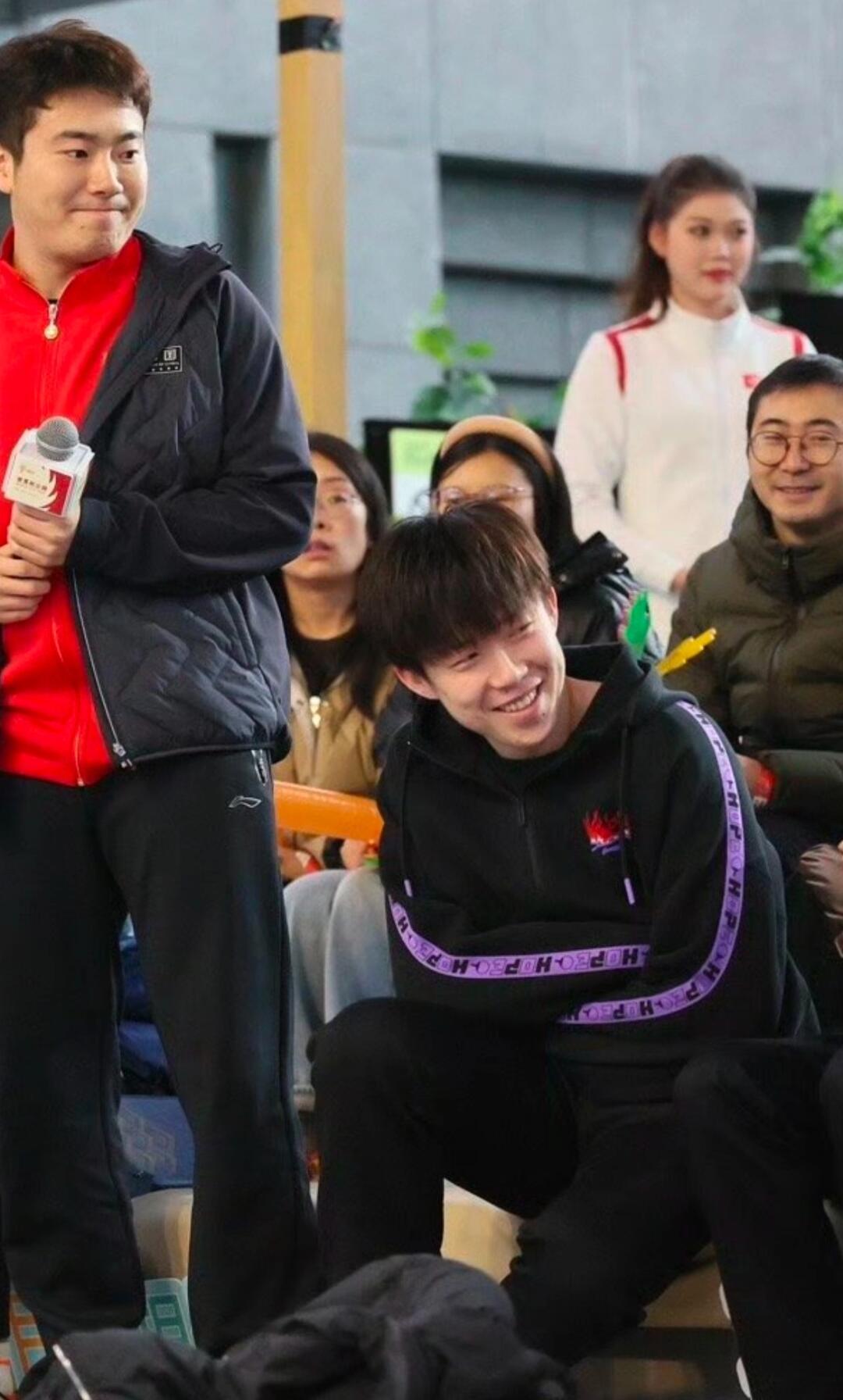 王楚钦活动图 ，要一直开心啊头头 