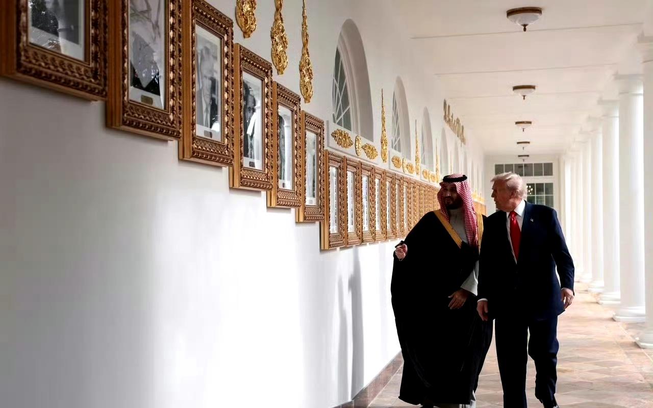 美媒华邮此前说，美国原本无意对伊朗动武，但在以色列和沙特劝说下兴兵。
沙特否认此