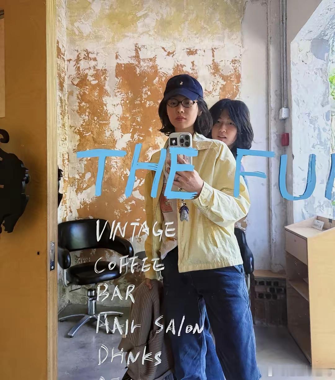 白百何带大儿子剪头发，18岁元宝换发型变帅气美男，继承妈妈颜值 