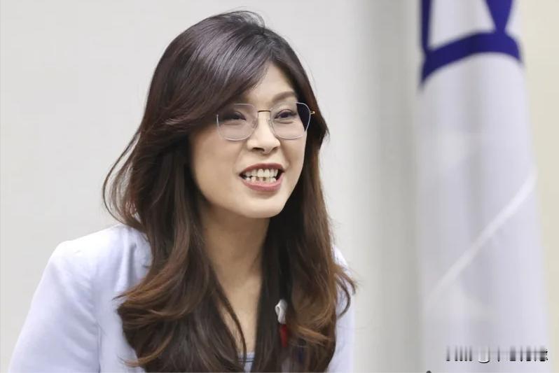 如何理解这个“康庄大道”？
郑丽文任国民党主席已经满两个月。现在看来，坚持“九二