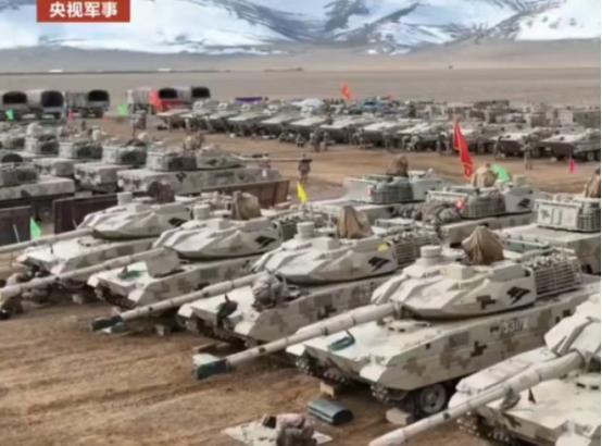 外媒报道消息，我国重型合成旅已经出现在中印边境敏感地区附近。一眼看去，全部都是清