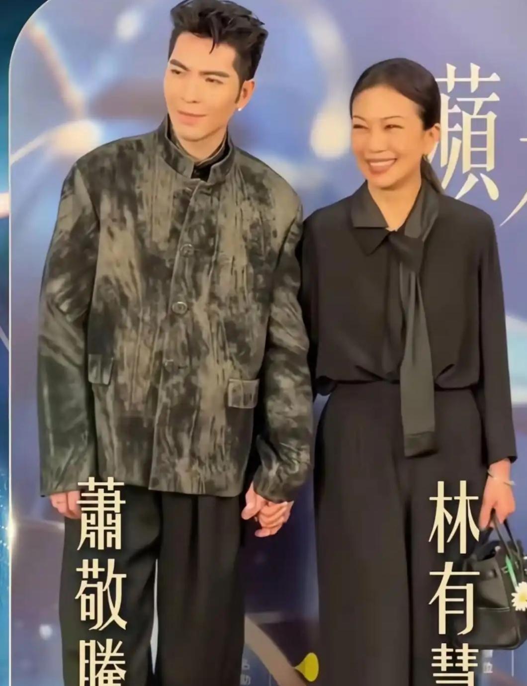 萧敬腾能成名，关键是他遇到了他人生中的两个贵人。
其一，是因为他初中捣蛋，和人打