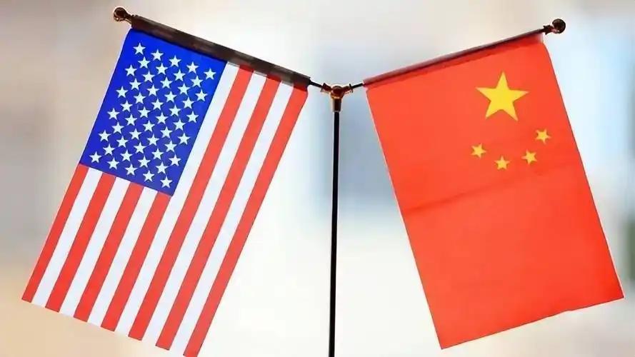 中美之间的竞争不可避免。
美国是世界霸主，奉行的是霸权主义。他的特征就是绝不允许