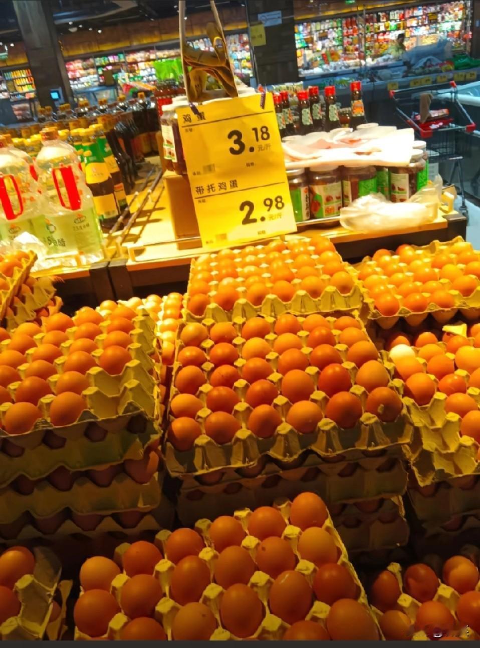 家人们，
这谁还敢吃鸡蛋啊？
不是因为鸡蛋价格才2块9，而是因为
鸡蛋的来源，到