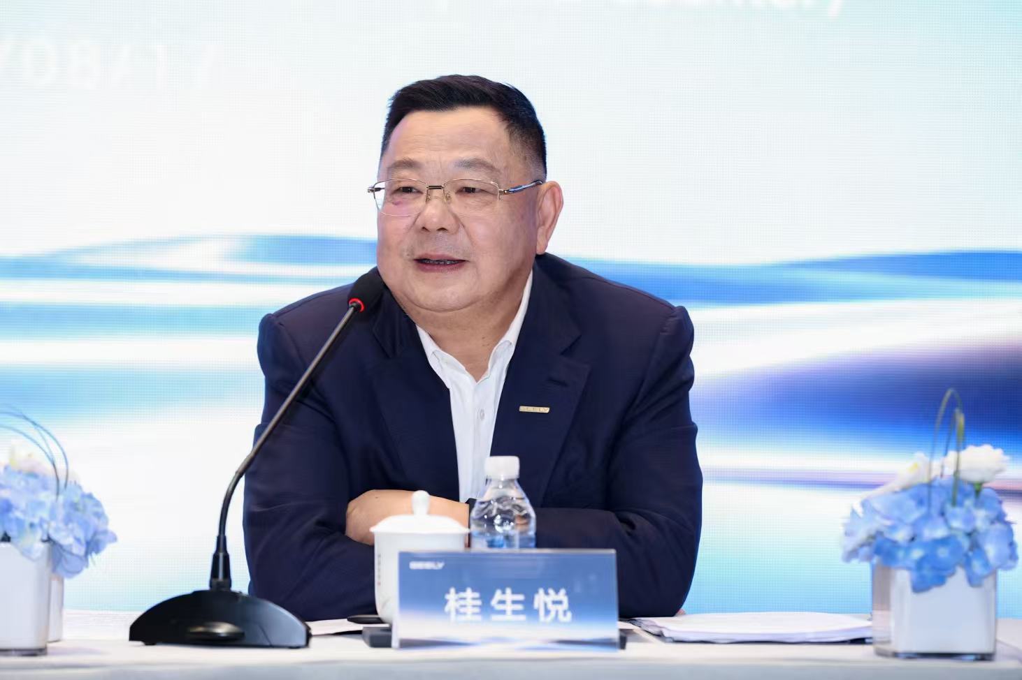 吉利这是名副其实的量价齐升吉利汽车2026年半年报多项指标创新高，股价盘中涨逾6