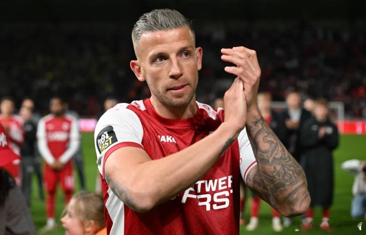 近日，前比利时国脚托比·阿尔德韦雷尔德在做客比利时一档播客节目时坦言，梅西是他职