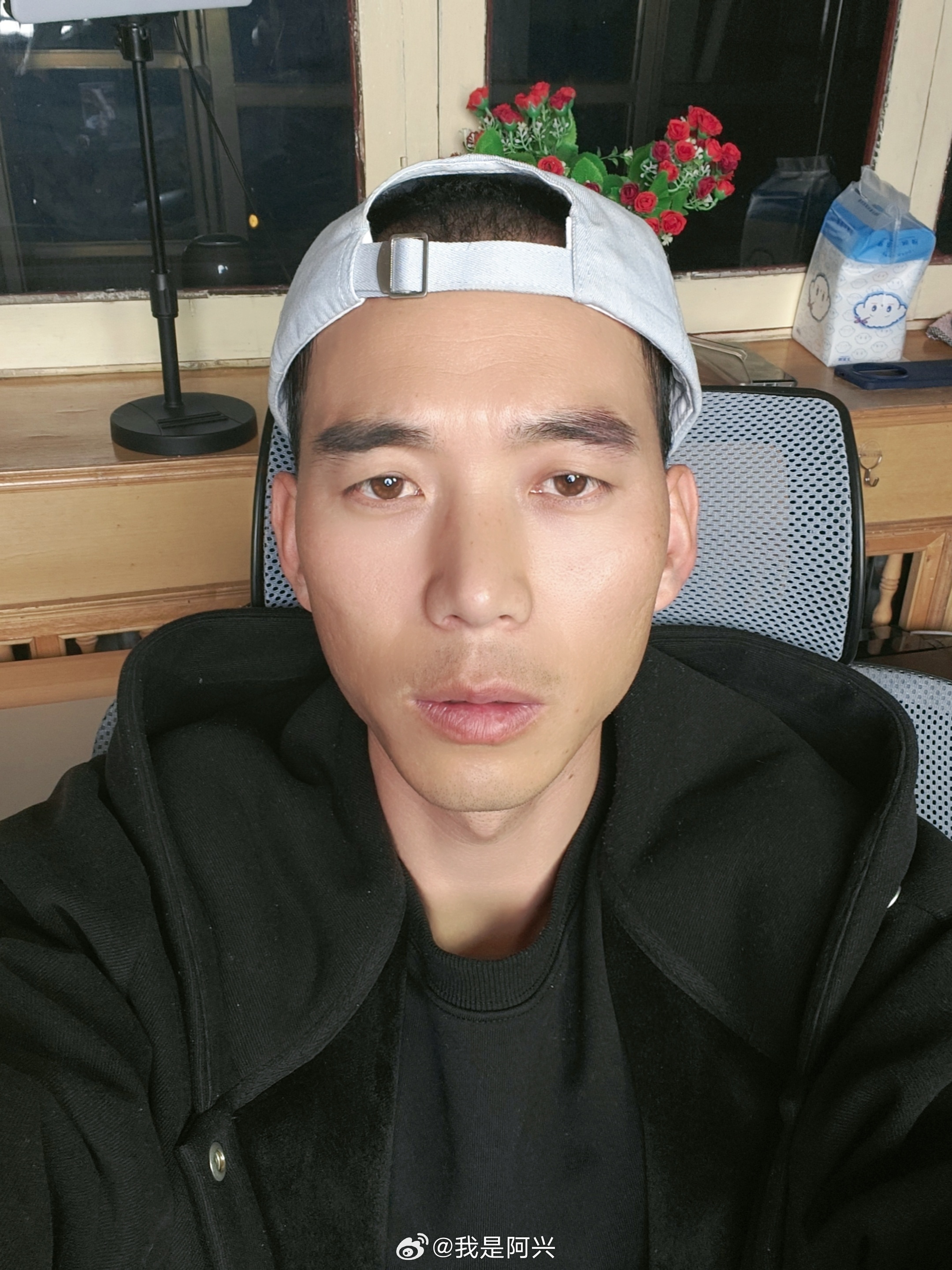 好久没自拍了，今天拍一张。 ​​​