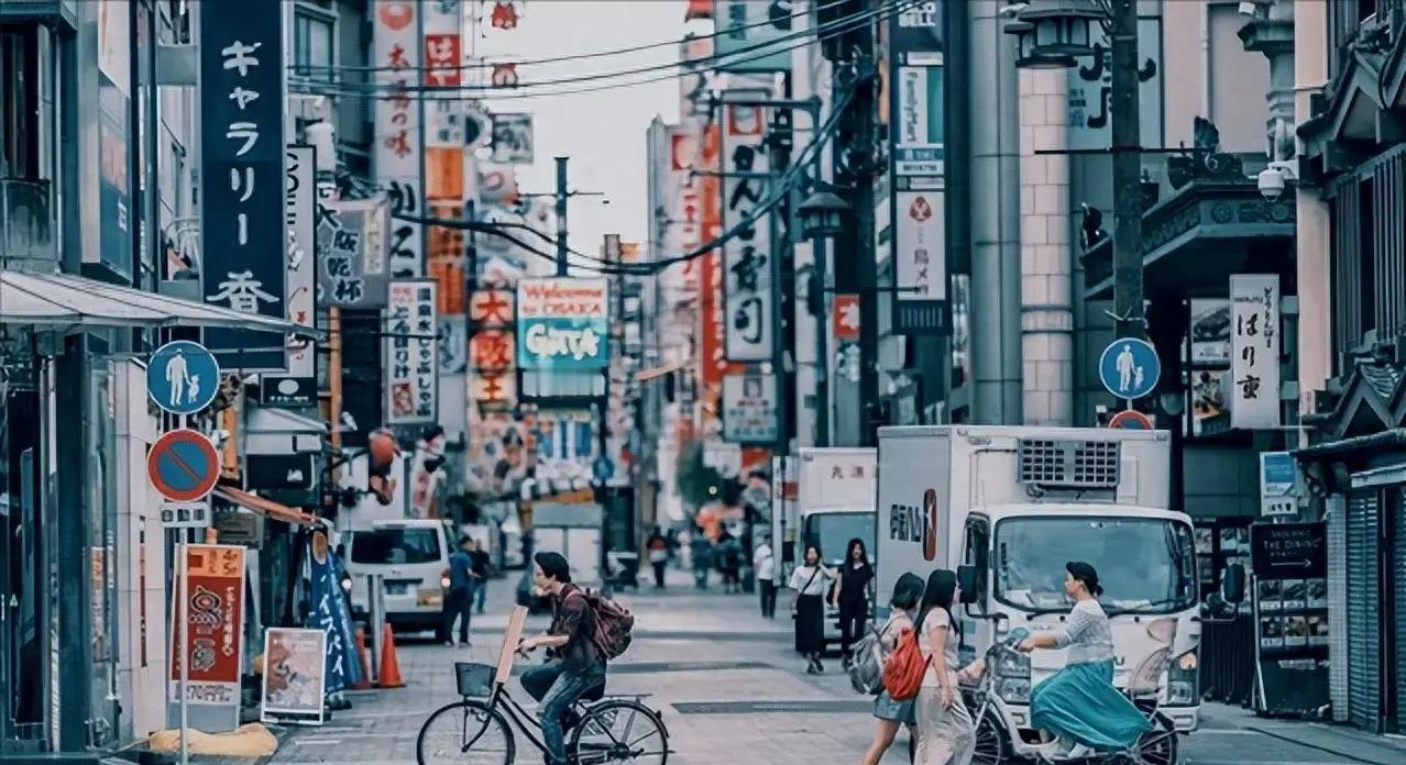 快讯！
美国突然宣布了

就在12月下旬，东京的几位要员先后在镜头前把话说得很硬