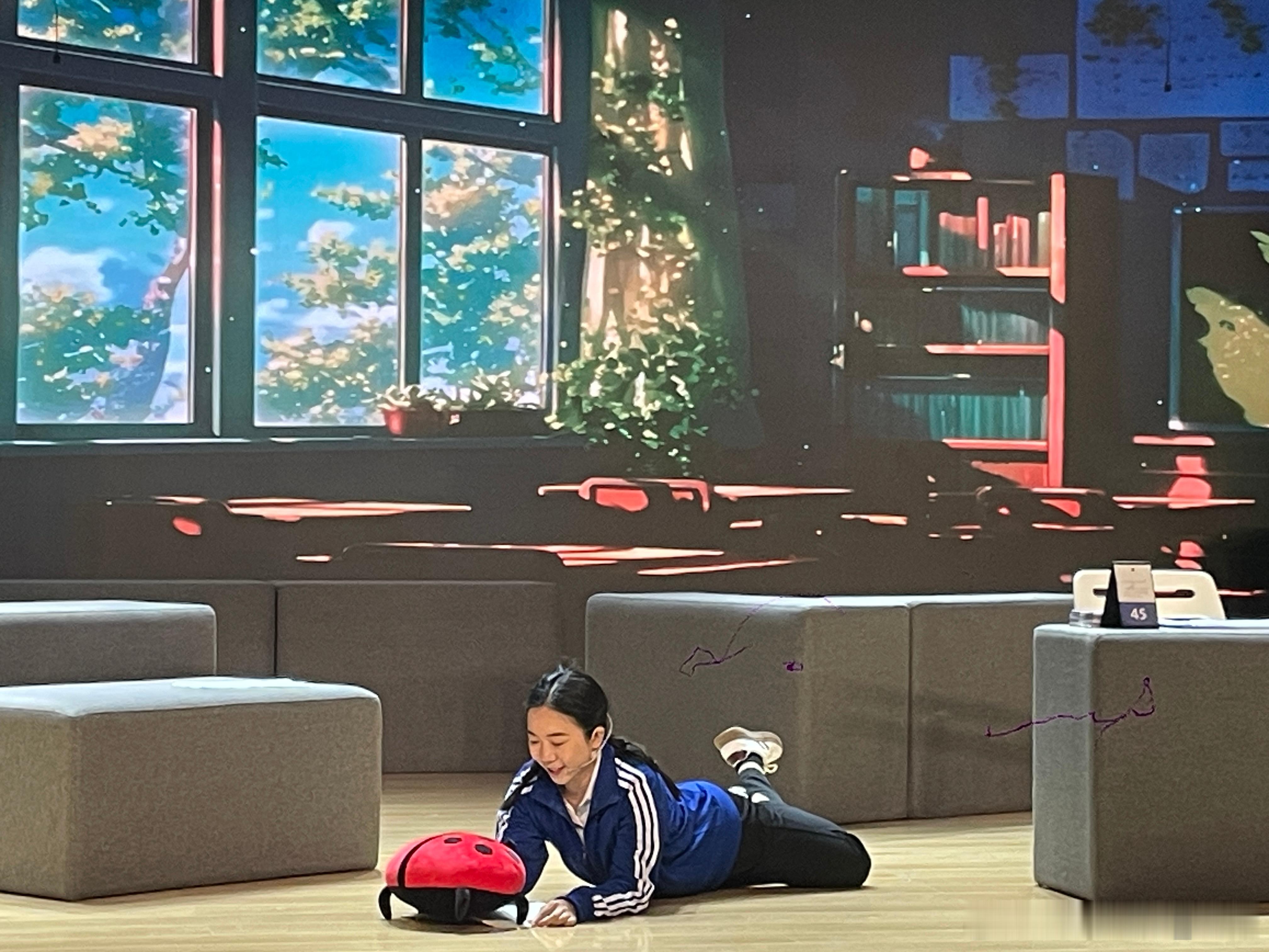 生活手记连看隔壁剧社三场独角戏：《时间不赶云》《桃子熟了》《再见高登》。非专业剧