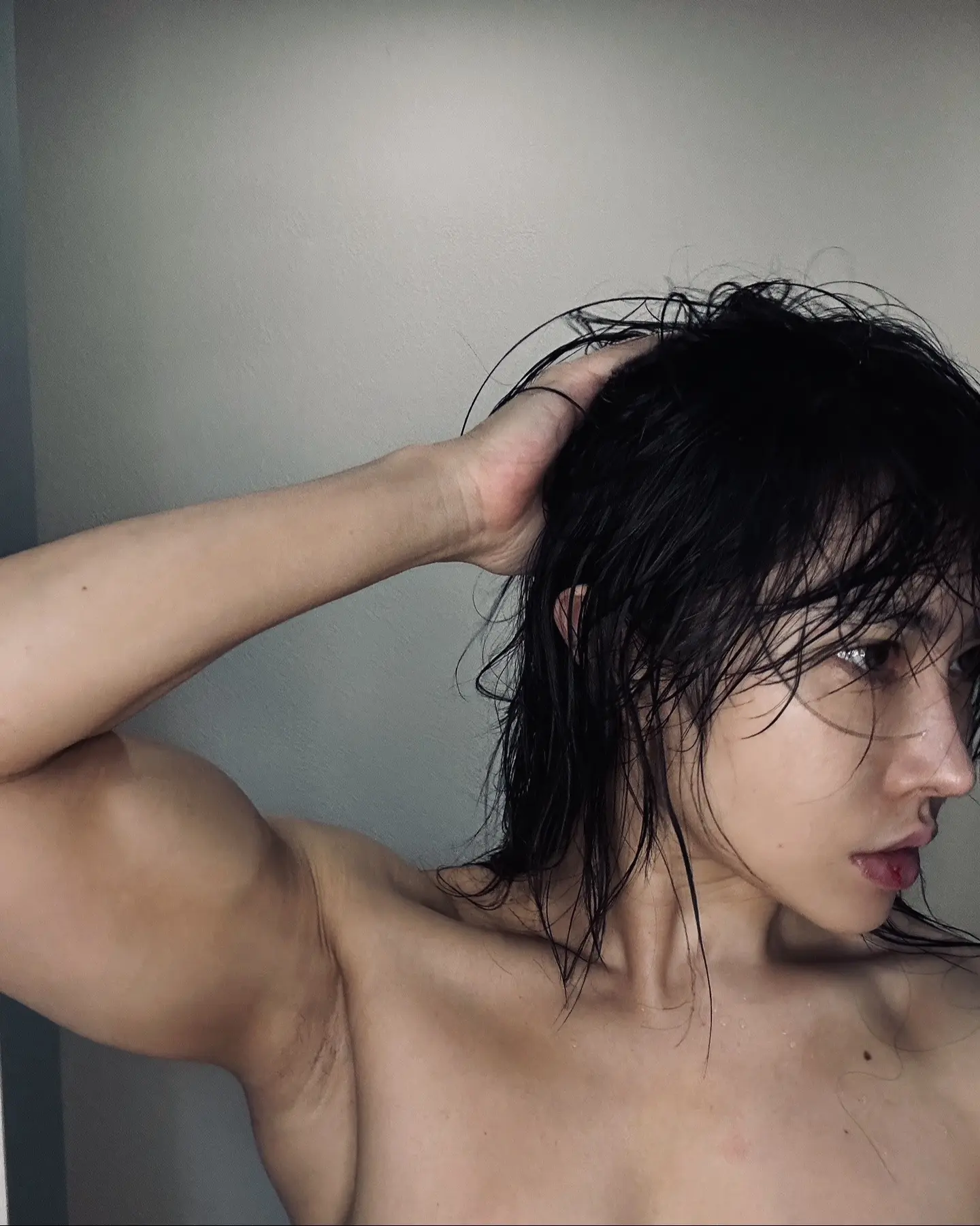 脑子进水但帅。