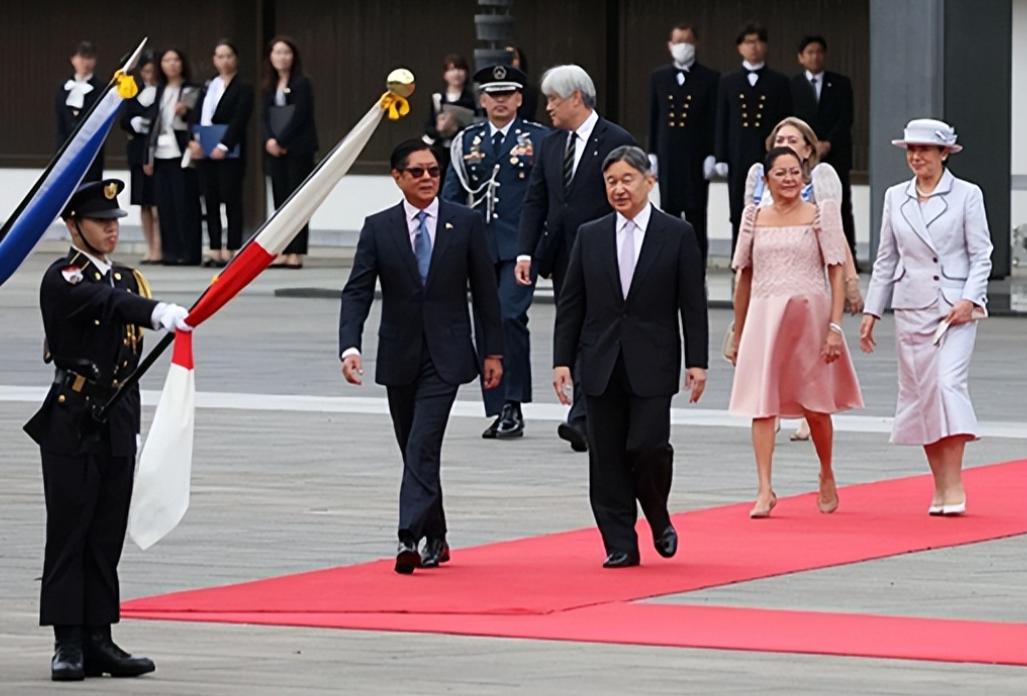 万万没想到，日本天皇亲自出面接待也没用，高市早苗为拉拢菲律宾在南海牵制中国，把6