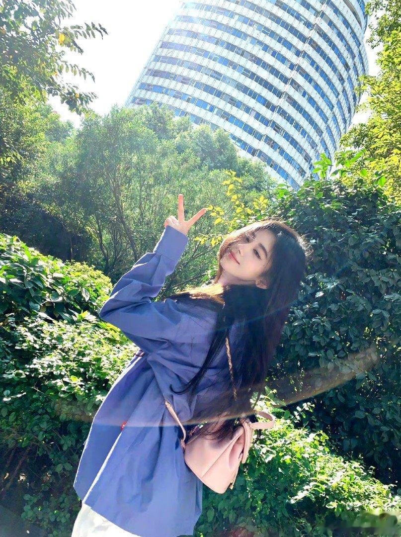 #鞠婧祎秋日阳光plog# 斩男又斩女 狠狠心动了 ​​​