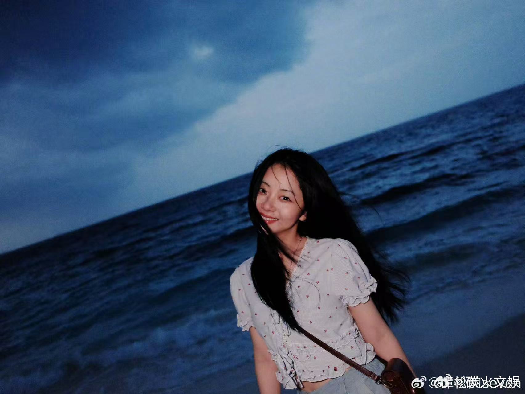 谭松韵马尔代夫plog谭松韵马尔代夫六宫格谭松韵马尔代夫plog，漂亮，[太开心